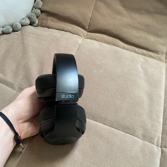 Dre Studio Beats Wireless Headphones - Picture 3 of 5